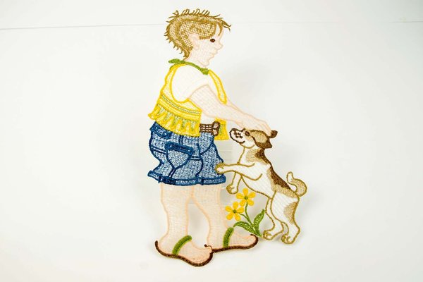 Plauener Spitze Junge mit Hund farbig 24cm Stickerei Fensterbild